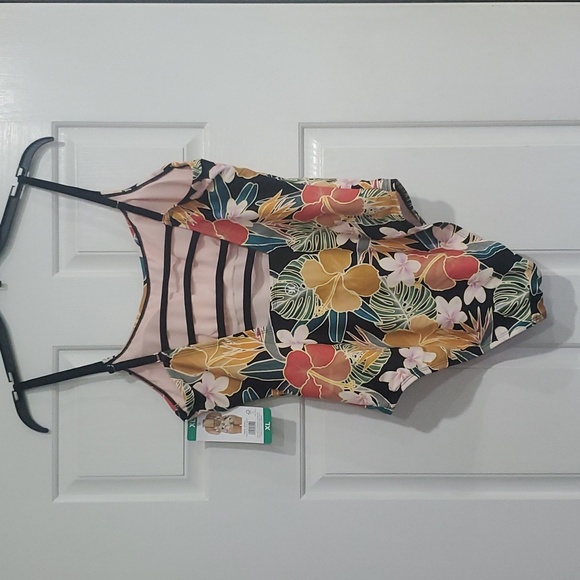 NWT Hurley UPF 50+ Size XL - Picture 4 of 4